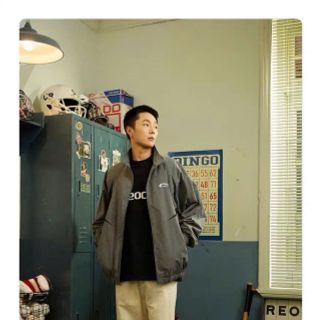 Áo khoác dù 2 lớp in chữ REOCHA phong cách Áo khoác dù 2 lớp in chữ REOCHA phong cách