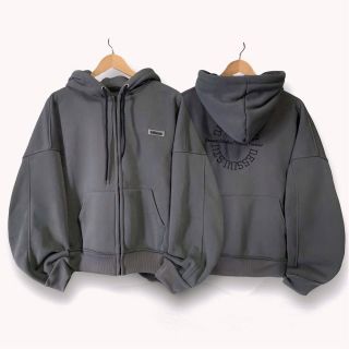 Áo khoác form boxy thêu DESSUU 4 túi hàng loại 1 bán ,chất nỉ dày mịn freesize Áo khoác form boxy thêu DESSUU 4 túi hàng loại 1 bán ,chất nỉ dày mịn freesize