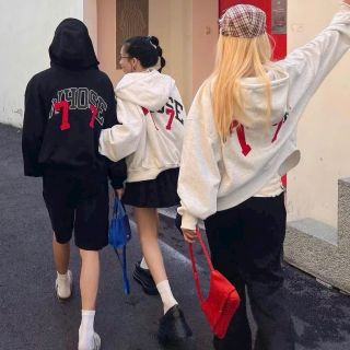 Áo khoác in chữ Whose 77 chất nỉ mềm mịn .