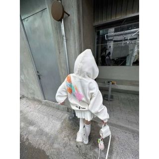 Áo khoác in nổi MILLON DOLLAR form BOXY chất nỉ bông dày hàng xịn bán Áo khoác in nổi MILLON DOLLAR form BOXY chất nỉ bông dày hàng xịn bán