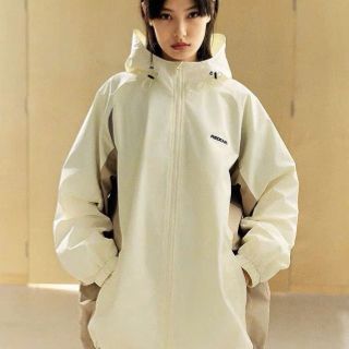 Áo khoác dù in chữ REDCHA form rộng, có túi trong Áo khoác dù in chữ REDCHA form rộng, có túi trong