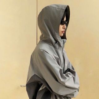 Áo khoác dù in chữ REDCHA form rộng, có túi trong Áo khoác dù in chữ REDCHA form rộng, có túi trong