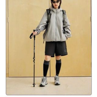 Áo khoác dù in chữ REDCHA form rộng, có túi trong Áo khoác dù in chữ REDCHA form rộng, có túi trong