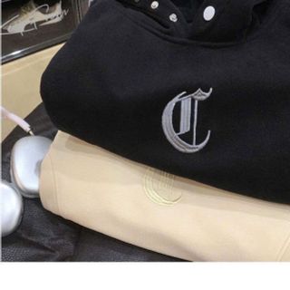 Áo hoodie thêu chữ D ngược, tay phồng, chấtnỉ bông dày mịn Áo hoodie thêu chữ D ngược, tay phồng, chấtnỉ bông dày mịn