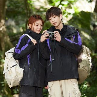 Áo khoác gió 2 lớp phối màu cho cả nam và nữ. áo khoác gió 2 lớp chất liệu gió tráng bạc dày dặn.