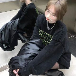 Áo nỉ sweter dáng rộng phong cách thời trang retro Mỹ Áo nỉ sweter dáng rộng phong cách thời trang retro Mỹ