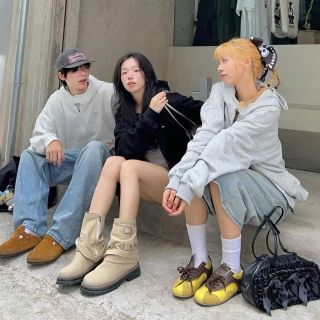 Áo khoác lửng form boxy chất thun nỉ dày mịn kèm túi trong 2 lớp freesize Áo khoác lửng form boxy chất thun nỉ dày mịn kèm túi trong 2 lớp freesize