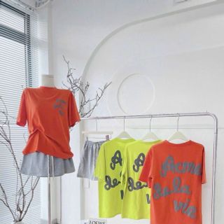 SET Áo Thun Cổ Tròn In Chữ nổi Mix Chân Váy Xám ( áo thun tici co giản chân váy da cá mịn đẹp) SET Áo Thun Cổ Tròn In Chữ nổi Mix Chân Váy Xám ( áo thun tici co giản chân váy da cá mịn đẹp)