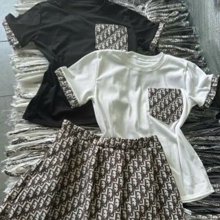 Set áo thun tăm lạnh in túi ngực viền tay mix chân váy bố dạ có lót in siêu xinh phù hợp đi làm đi chơi Set áo thun tăm lạnh in túi ngực viền tay mix chân váy bố dạ có lót in siêu xinh phù hợp đi làm đi chơi