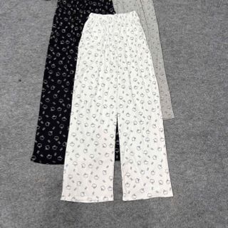 ( Chất vải đẹp ) Quần ống loe chất lem tăm mềm mịn logo in form dưới 65kg ( Chất vải đẹp ) Quần ống loe chất lem tăm mềm mịn logo in form dưới 65kg