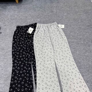 ( Chất vải đẹp ) Quần ống loe chất lem tăm mềm mịn logo in form dưới 65kg ( Chất vải đẹp ) Quần ống loe chất lem tăm mềm mịn logo in form dưới 65kg