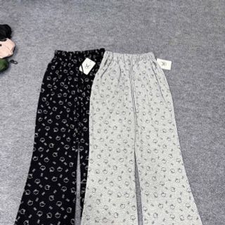 ( Chất vải đẹp ) Quần ống loe chất lem tăm mềm mịn logo in form dưới 65kg ( Chất vải đẹp ) Quần ống loe chất lem tăm mềm mịn logo in form dưới 65kg