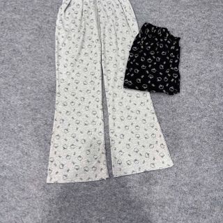 ( Chất vải đẹp ) Quần ống loe chất lem tăm mềm mịn logo in form dưới 65kg ( Chất vải đẹp ) Quần ống loe chất lem tăm mềm mịn logo in form dưới 65kg