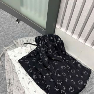 ( Chất vải đẹp ) Quần ống loe chất lem tăm mềm mịn logo in form dưới 65kg ( Chất vải đẹp ) Quần ống loe chất lem tăm mềm mịn logo in form dưới 65kg