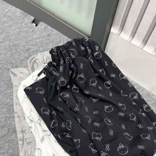 ( Chất vải đẹp ) Quần ống loe chất lem tăm mềm mịn logo in form dưới 65kg ( Chất vải đẹp ) Quần ống loe chất lem tăm mềm mịn logo in form dưới 65kg