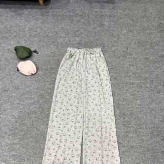 ( Chất vải đẹp ) Quần ống loe chất lem tăm mềm mịn logo in form dưới 65kg ( Chất vải đẹp ) Quần ống loe chất lem tăm mềm mịn logo in form dưới 65kg