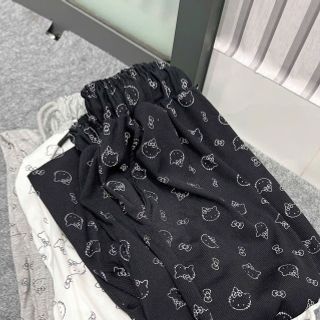 ( Chất vải đẹp ) Quần ống loe chất lem tăm mềm mịn logo in form dưới 65kg ( Chất vải đẹp ) Quần ống loe chất lem tăm mềm mịn logo in form dưới 65kg