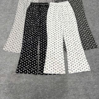 (Chất vải đẹp) Quần ống loe chất lem tâm mềm min logo in hoạ tiết form dưới 65kg . (Chất vải đẹp) Quần ống loe chất lem tâm mềm min logo in hoạ tiết form dưới 65kg .