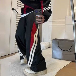 Quần Jogger phối Đen Đỏ Dáng Rộng có dây rút lai Thể Thao Cho Nam Nữ Quần Jogger phối Đen Đỏ Dáng Rộng có dây rút lai Thể Thao Cho Nam Nữ