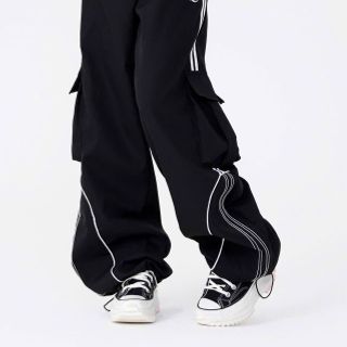 Quần Jogger Nam Nữ, Quần Ống Rộng Unisex Vải Dù Logo Thêu Có Dây Rút Lai,Chạy Chỉ decan 2 Bên Sườn Quần Jogger Nam Nữ, Quần Ống Rộng Unisex Vải Dù Logo Thêu Có Dây Rút Lai,Chạy Chỉ decan 2 Bên Sườn