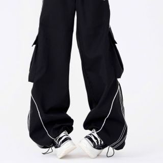 Quần Jogger Nam Nữ, Quần Ống Rộng Unisex Vải Dù Logo Thêu Có Dây Rút Lai,Chạy Chỉ decan 2 Bên Sườn Quần Jogger Nam Nữ, Quần Ống Rộng Unisex Vải Dù Logo Thêu Có Dây Rút Lai,Chạy Chỉ decan 2 Bên Sườn