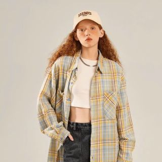 Áo khoác sơ mi dài tay cổ bẻ canh sọc chất kate cotton có túi trước 2 bên như hình . Áo khoác sơ mi dài tay cổ bẻ canh sọc chất kate cotton có túi trước 2 bên như hình .