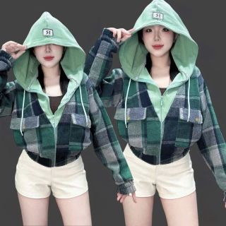 Áo Khoác Sơ Mi Dạ Caro Flannel Phối Nón Thun Gân, Tay Dài, Form Rộng Năng Động, Trẻ Trung Áo Khoác Sơ Mi Dạ Caro Flannel Phối Nón Thun Gân, Tay Dài, Form Rộng Năng Động, Trẻ Trung