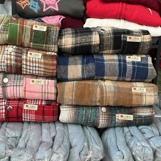 Sơ Mi Có Nón Kẻ Caro Chất Nỉ Dạ Mềm, Một Túi Lai Dây Rút Sơ Mi Có Nón Kẻ Caro Chất Nỉ Dạ Mềm, Một Túi Lai Dây Rút