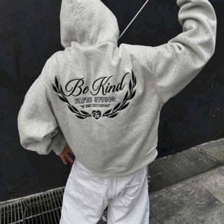 Áo Khoác Boxy Thêu BE KIND - Chất Nỉ Bông Mịn Dày, FORM RỘNG Áo Khoác Boxy Thêu BE KIND - Chất Nỉ Bông Mịn Dày, FORM RỘNG