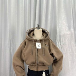 Áo khoác dáng lửng logo thêu Miu nón rộng chạy viền có túi trong chất nỉ bông dày mịn freesize dưới 65kg