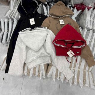 Áo khoác dáng lửng logo thêu Miu nón rộng chạy viền có túi trong chất nỉ bông dày mịn freesize dưới 65kg