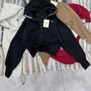 Áo khoác dáng lửng logo thêu Miu nón rộng chạy viền có túi trong chất nỉ bông dày mịn freesize dưới 65kg