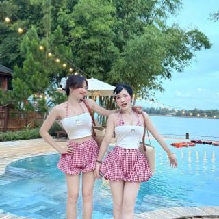 Set Đi Biển 3 Món Áo Quây + Bra Phối Quần Đùi Bí Xếp Li Set Đi Biển 3 Món Áo Quây + Bra Phối Quần Đùi Bí Xếp Li