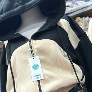 Áo khoác form lửng, dây kéo cao, nón to, phối 2 màu chất nỉ bông dày mịn freesize dưới 60kg
