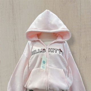 Áo khoác nữ thêu Hellokity nón to, có túi trong, tay phồng freesize Áo khoác nữ thêu Hellokity nón to, có túi trong, tay phồng freesize