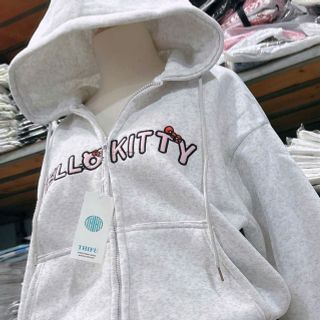 Áo khoác nữ thêu Hellokity nón to, có túi trong, tay phồng freesize Áo khoác nữ thêu Hellokity nón to, có túi trong, tay phồng freesize