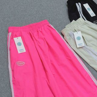 Quần Ống Rộng Dây Rút Lai Chất Dù Nhăn Phối 2 Sọc Logo Thêu Fallhekmes freesize dưới 65kg