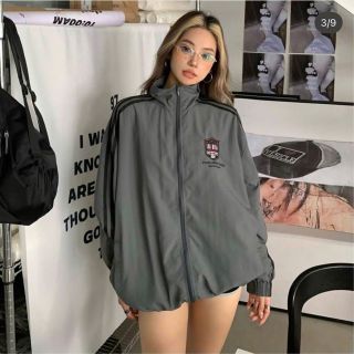 Áo khoác dù 2 lớp có chạy sọc dọc tay