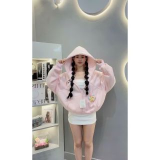 Áo khoác nỉ nữ mũ rộng kèm charm mặt cười độc đáo Áo khoác nỉ nữ mũ rộng kèm charm mặt cười độc đáo