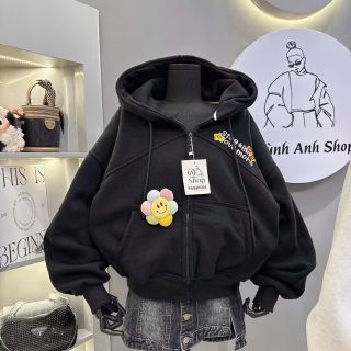 Áo khoác nỉ nữ mũ rộng kèm charm mặt cười độc đáo Áo khoác nỉ nữ mũ rộng kèm charm mặt cười độc đáo
