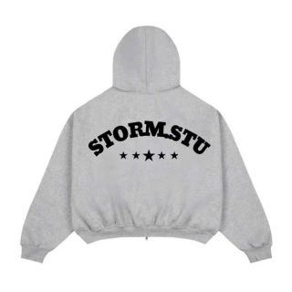 ÁO KHOÁC FORM RỘNG CÂNH DƠI IN CHỮ NỔI STORMSTU CÁ TÍNH PHONG CÁNH. ÁO KHOÁC FORM RỘNG CÂNH DƠI IN CHỮ NỔI STORMSTU CÁ TÍNH PHONG CÁNH.