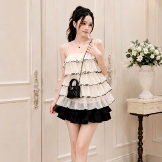 Set Áo Voan Tầng Hai Dây Viền Đen Phối Chân Váy Đen Bồng Set Áo Voan Tầng Hai Dây Viền Đen Phối Chân Váy Đen Bồng