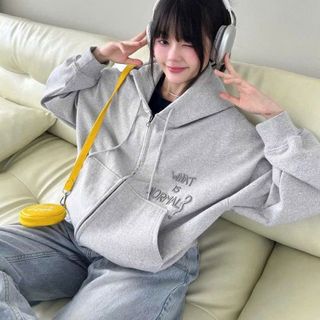 Áo khoác hoodie zip form boxy thêu What Is Normal ? Áo khoác hoodie zip form boxy thêu What Is Normal ?