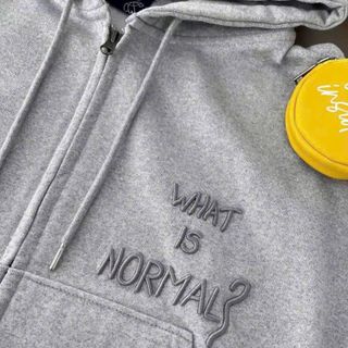 Áo khoác hoodie zip form boxy thêu What Is Normal ? Áo khoác hoodie zip form boxy thêu What Is Normal ?