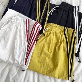 QUẦN ỐNG rộng , Form dưới 65kg Chất vải : dù nhăn QUẦN ỐNG rộng , Form dưới 65kg Chất vải : dù nhăn