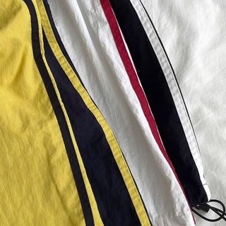 QUẦN ỐNG rộng , Form dưới 65kg Chất vải : dù nhăn QUẦN ỐNG rộng , Form dưới 65kg Chất vải : dù nhăn