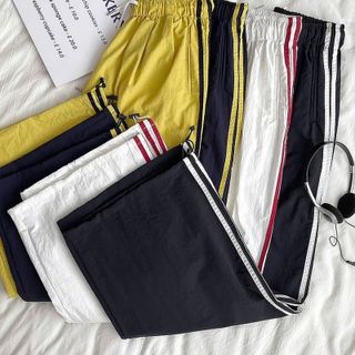 QUẦN ỐNG rộng , Form dưới 65kg Chất vải : dù nhăn QUẦN ỐNG rộng , Form dưới 65kg Chất vải : dù nhăn