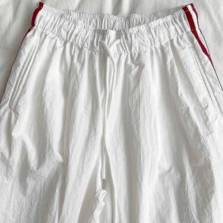 QUẦN ỐNG rộng , Form dưới 65kg Chất vải : dù nhăn QUẦN ỐNG rộng , Form dưới 65kg Chất vải : dù nhăn