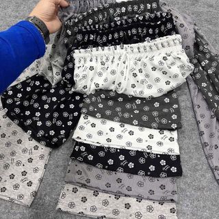 (Chất vải đẹp) Quần ống loe chất lem tâm mềm min logo in hoạ tiết form dưới 65kg . (Chất vải đẹp) Quần ống loe chất lem tâm mềm min logo in hoạ tiết form dưới 65kg .