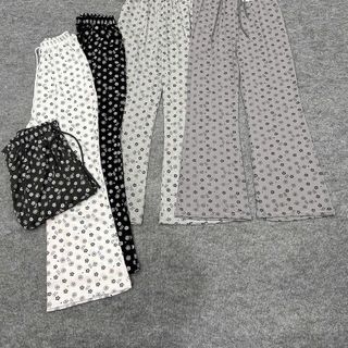 (Chất vải đẹp) Quần ống loe chất lem tâm mềm min logo in hoạ tiết form dưới 65kg . (Chất vải đẹp) Quần ống loe chất lem tâm mềm min logo in hoạ tiết form dưới 65kg .